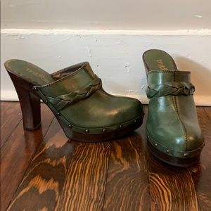 TriBeCa green Leather Clogs